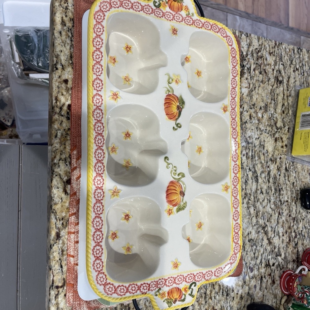 Thanksgiving  style design  TEMP-TATIONS Pumpkin Patch Muffin Baking Pan
